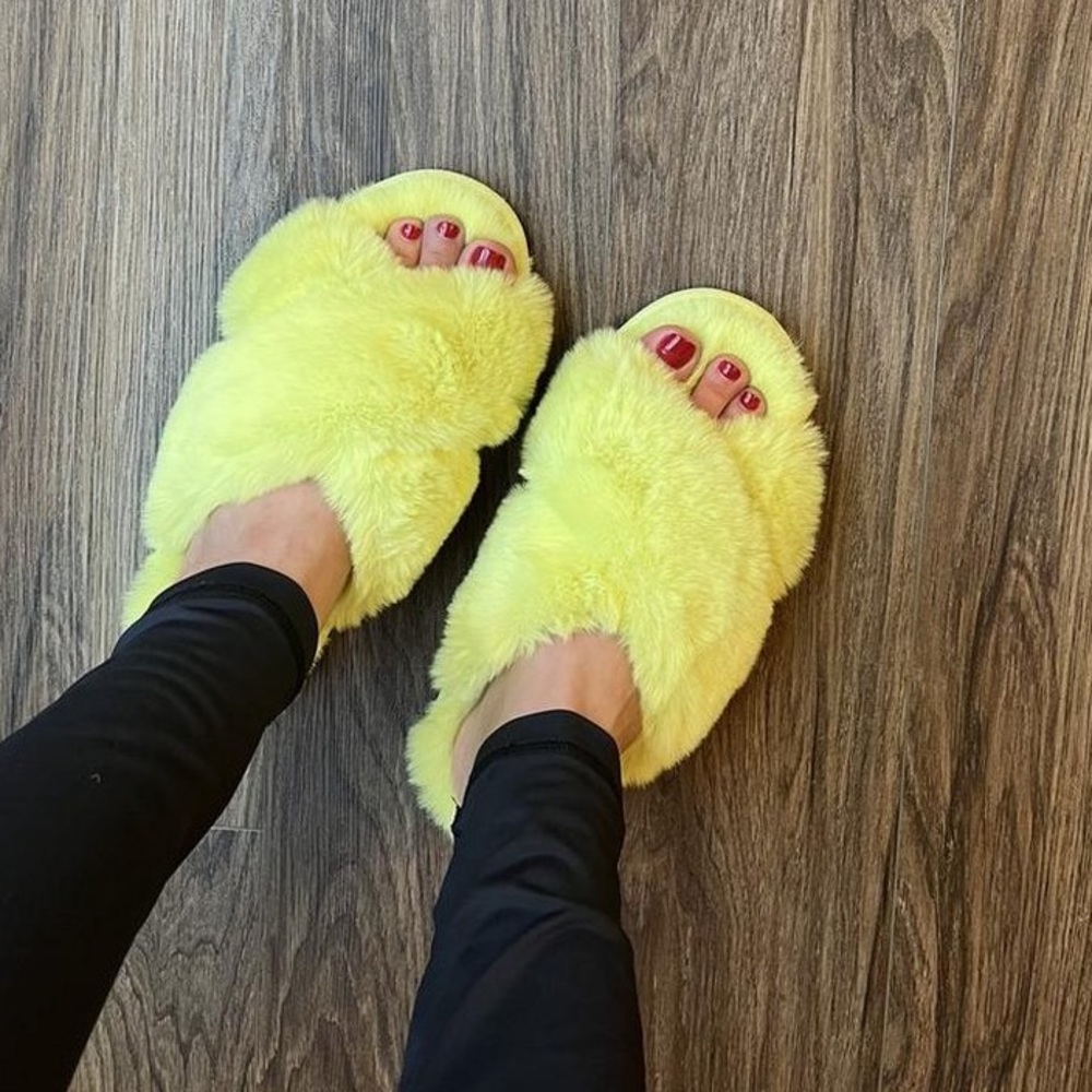 Crossband fur slippers